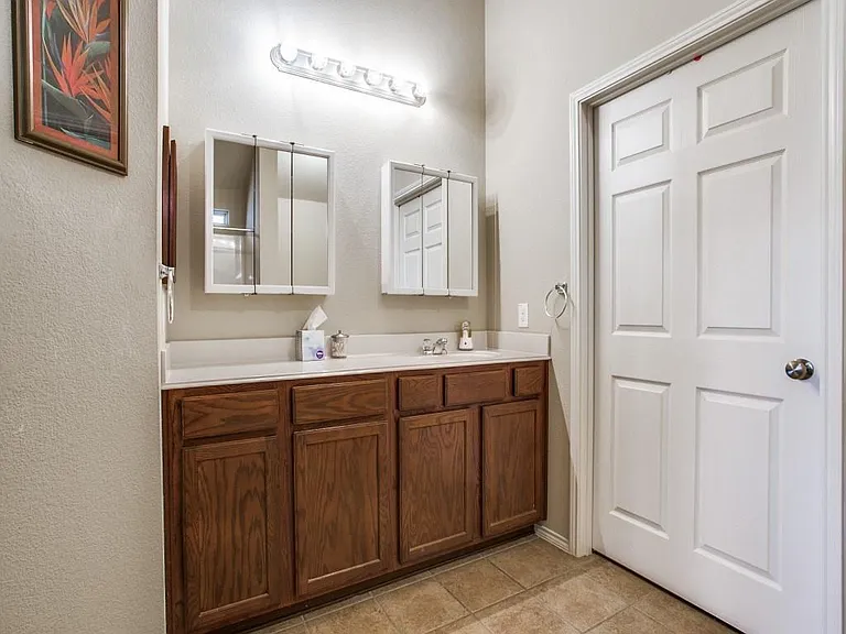 10333 Bradshaw Dr — Photo 11