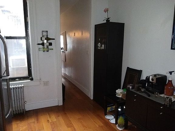 4th image of 189 Menahan St #2B
