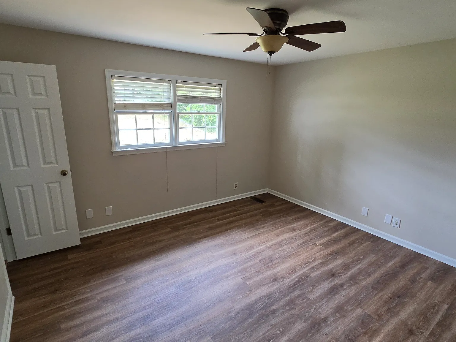 3 bed, 1696 sqft, $1,700 — Photo 4