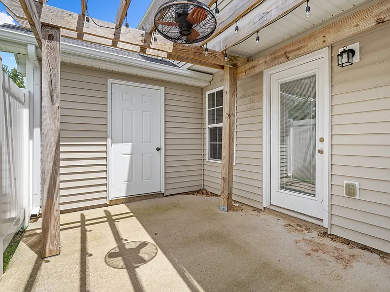 2128 Victory Gallop Ln — Photo 28