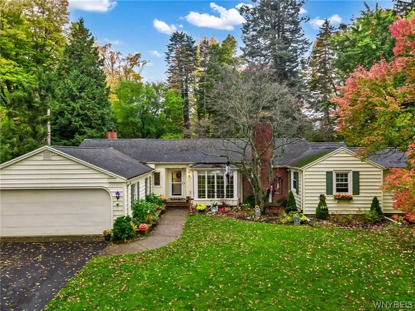 3745 Windover Dr, Hamburg, NY 14075