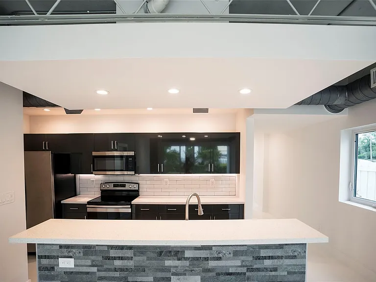 1413 NE 5th Ave #1 — Photo 12