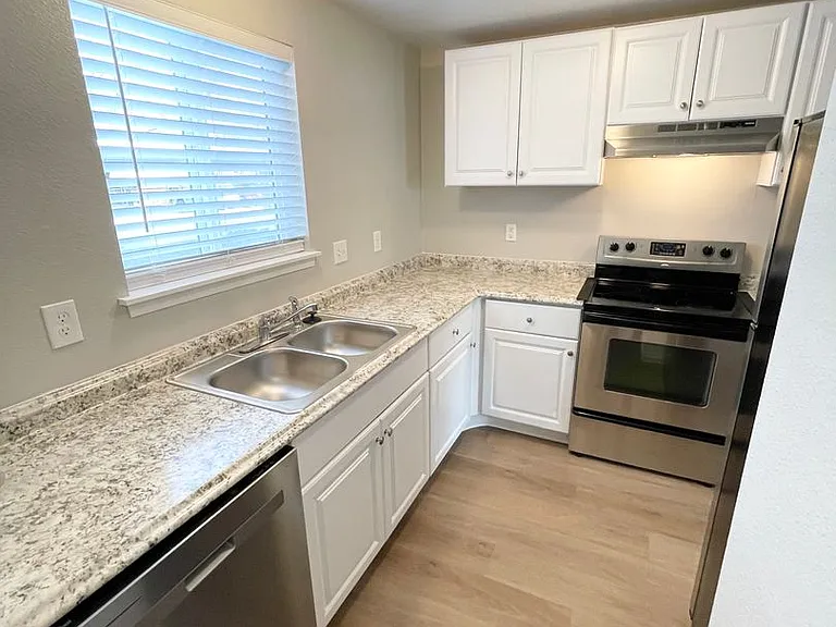 Driscoll Ln. 4-Plex — Photo 6