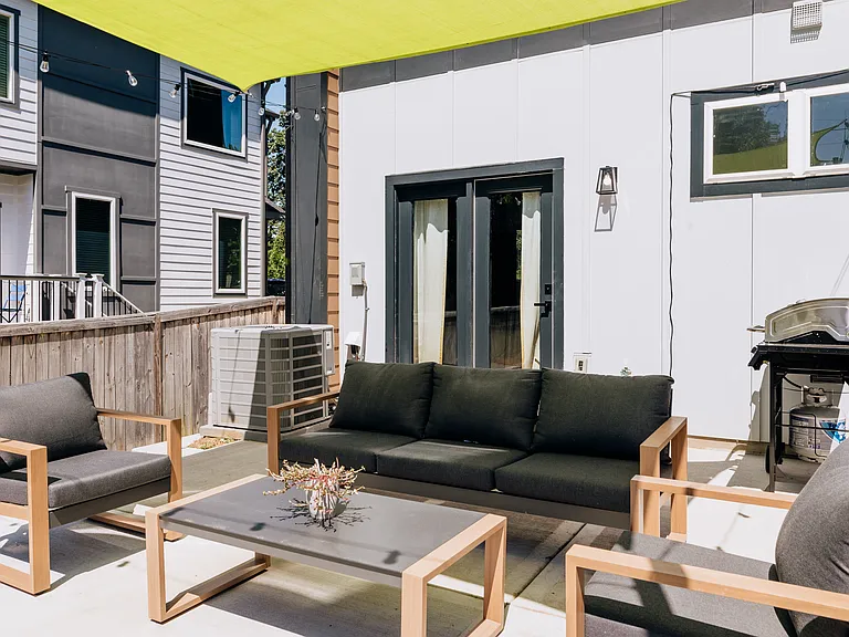 1107 Holland Ave — Photo 36