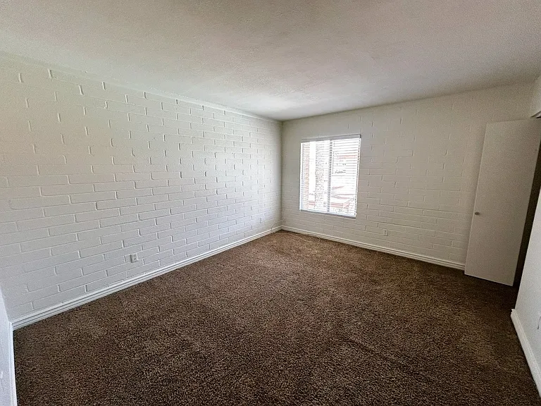 4846 N Woodmere Fairway #3 — Photo 24