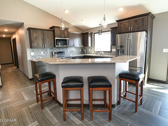 2nd image of 4275 Crystal Dr