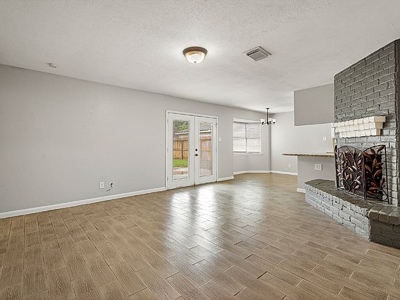 3rd image of 16011 Hickory Knoll Dr