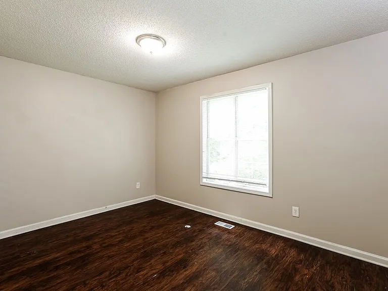 221 Clydesdale Ln SE — Photo 14