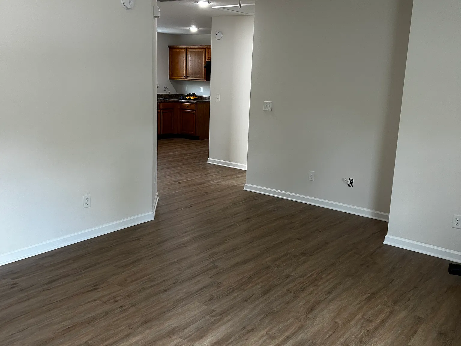 48 Williams St — Photo 3
