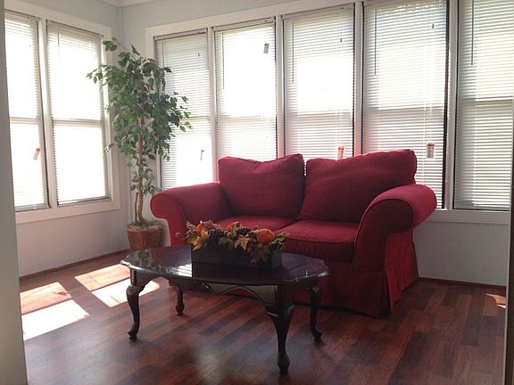 5th image of 303 Smokerise Cir SE