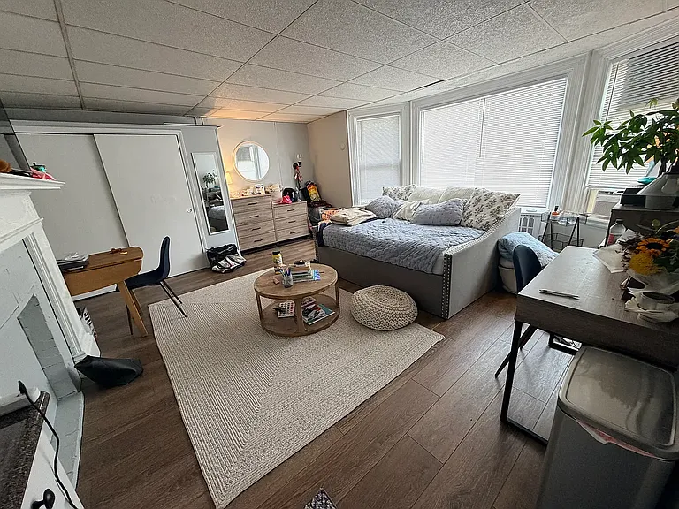 149 Strathmore Rd #3 — Photo 1