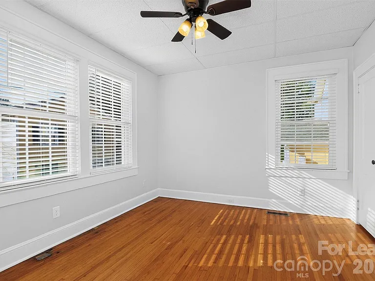 912 S York St — Photo 11