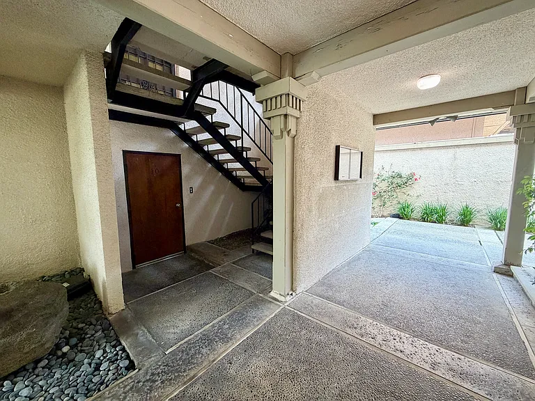 2525 E 19th St #10 — Photo 33