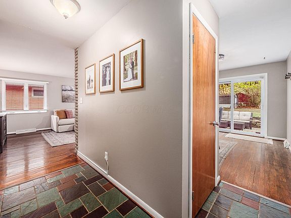4th image of 152 Serran Dr