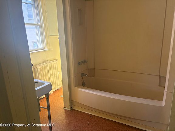 5th image of 703 Smith St