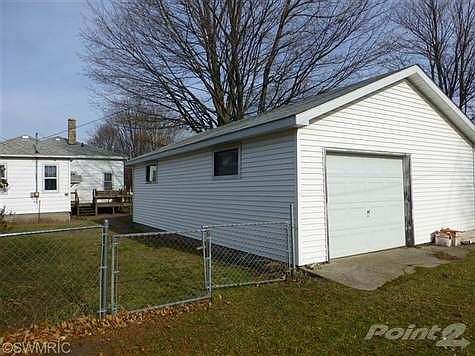 2nd image of 406 E Loomis St