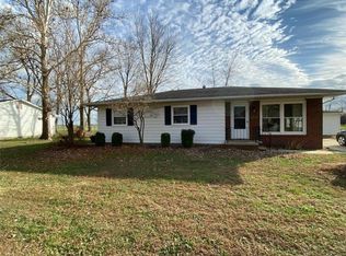 726 E Division St, Altamont, IL 62411