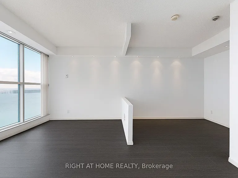 99 Harbour Sq #2205 — Photo 5