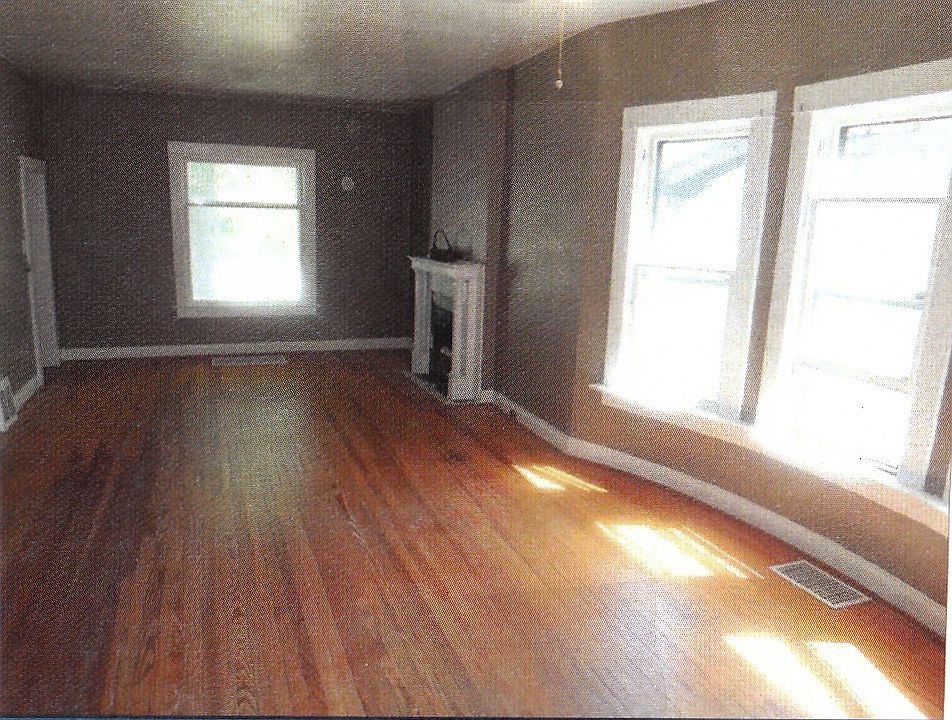 2nd image of 1225 1st St W