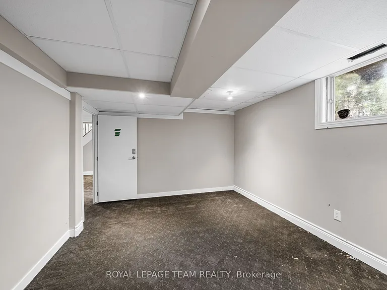 3162 Woodroffe Ave — Photo 35