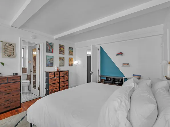 333 East 43rd Street image 8 of 21