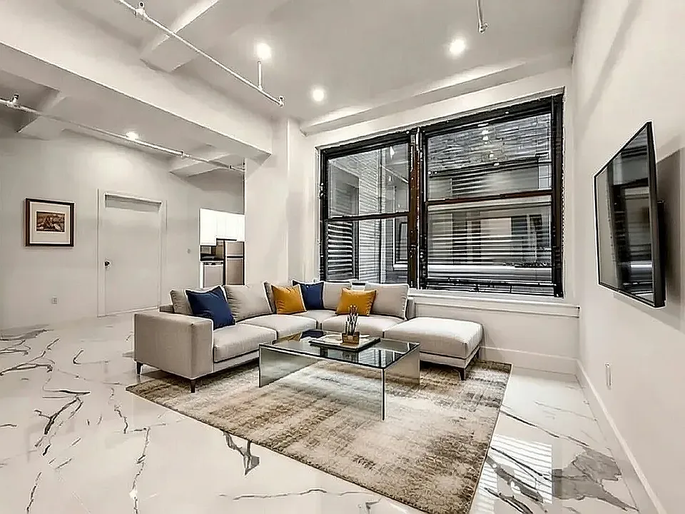 248 W 35th St #405