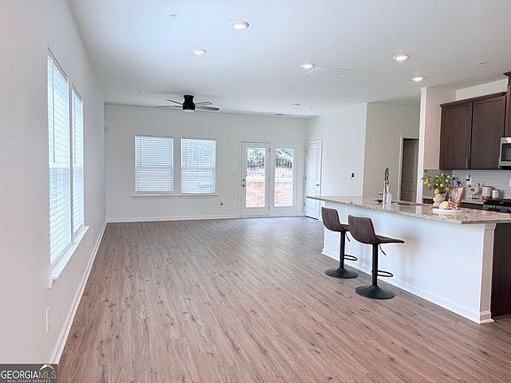 3rd image of 1326 Vayda Court