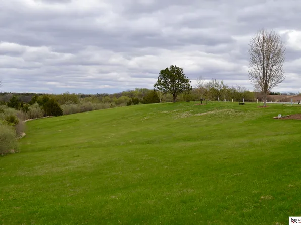 8501 Pawnee Ln, Plattsmouth, NE 68048