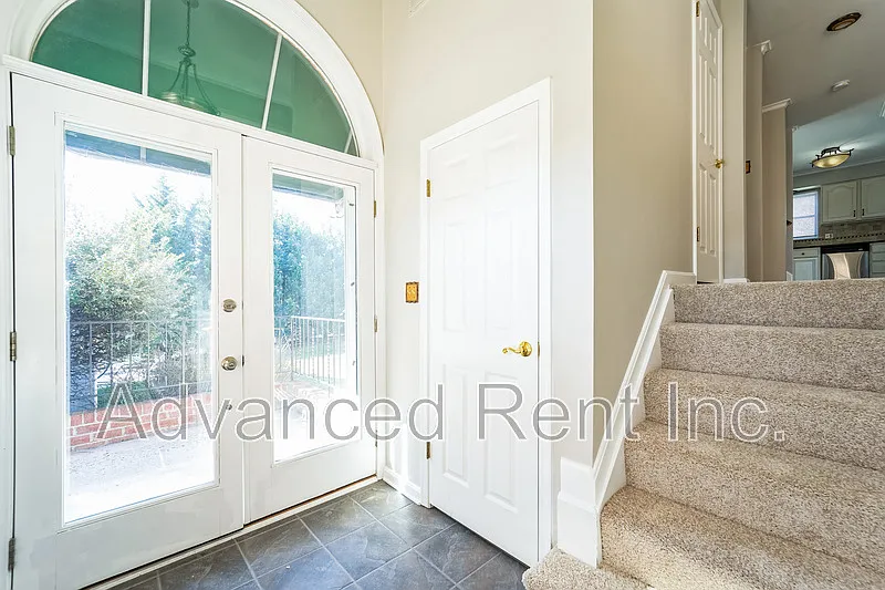 3 bed, 2.5 bath, 2032 sqft, $2,800 — Photo 4