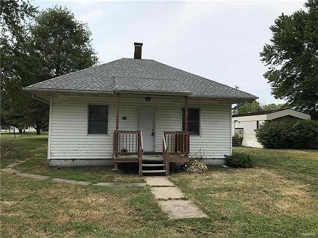 1st image of 502 E Illinois St