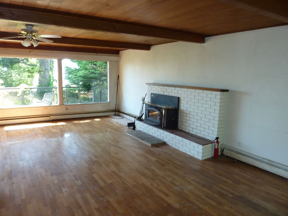 2nd image of 414 Bayside Rd
