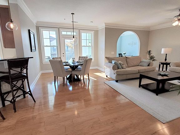 2nd image of 1900 Belle Isle Ave Unit 302