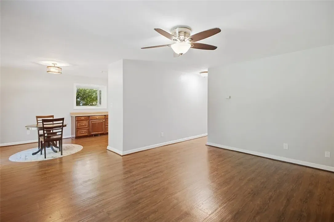 3 bed, 1195 sqft, $2,000 — Photo 3
