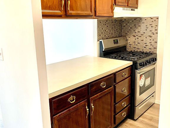 3rd image of 2 Elmwood Park Dr APT 413