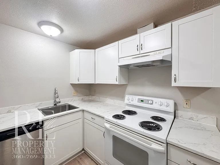 2733 Hefner Ave — Photo 4