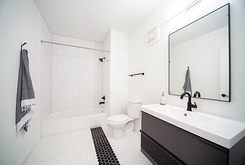 4th image of 548 W State St APT 301