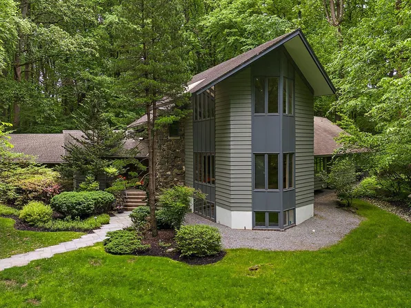 2 Barley Mill Dr, Wilmington, DE 19807