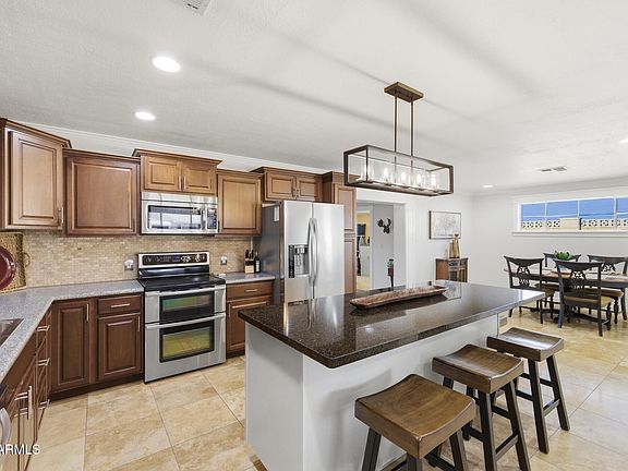 5th image of 211 E TAYLOR Street