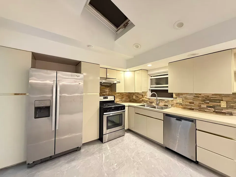 11 Rockne St #2