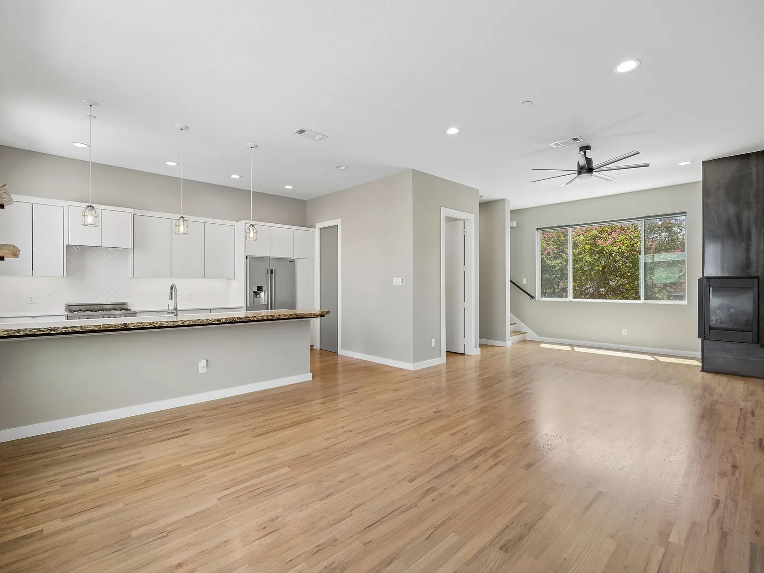 2 bed, 1817 sqft, $3,300 — Photo 3