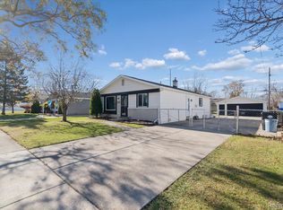 25898 Fairgrove St, Woodhaven, MI 48183