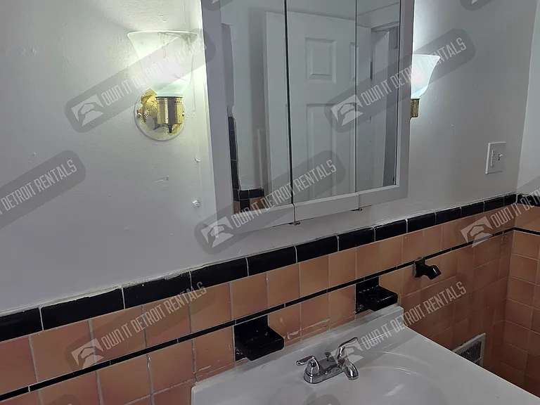 8891 Whitcomb St — Photo 14