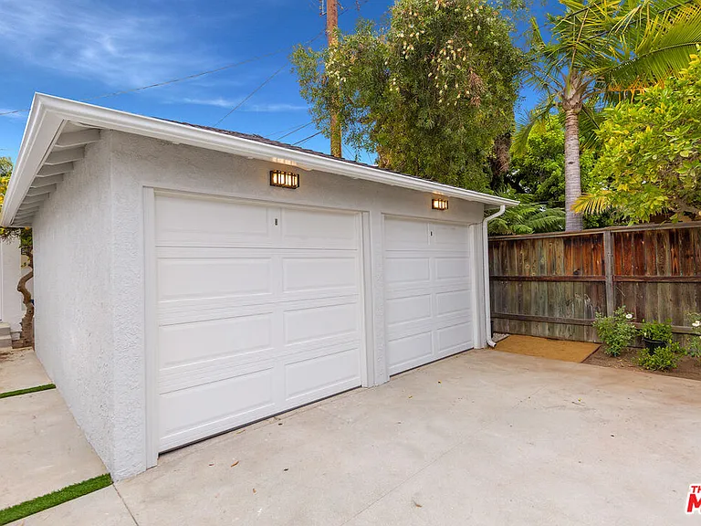 4182 Jackson Ave — Photo 17