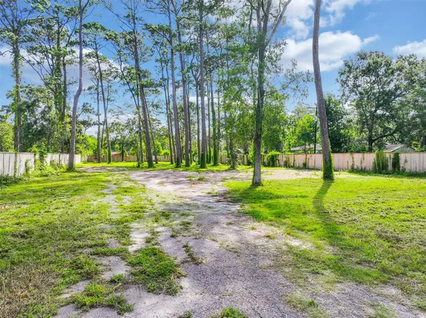 3219 Oak Dr, Dickinson, TX 77539
