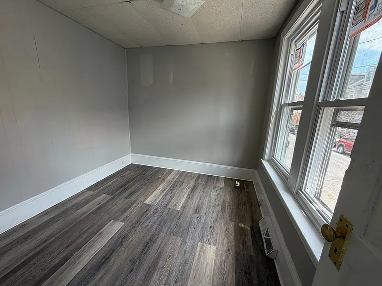 1023 Greenwich St — Photo 8