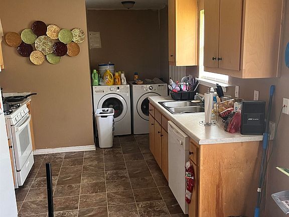 2nd image of 812 Williams St