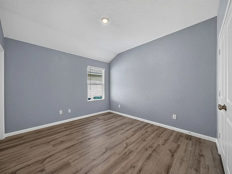 10639 Vinateros Dr — Photo 23