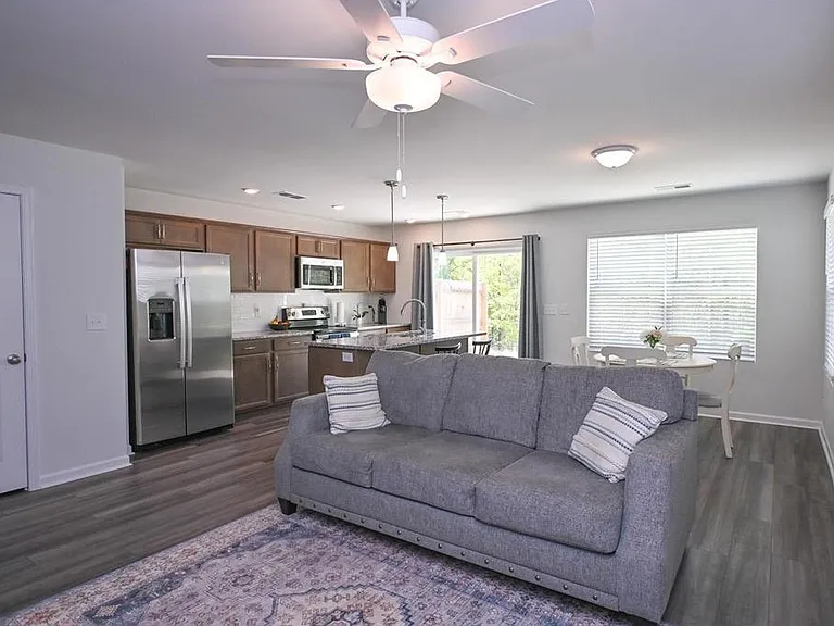 552 Kingfisher Ct — Photo 4