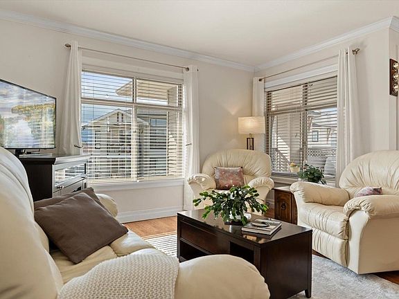 4th image of 45769 Stevenson Rd #404