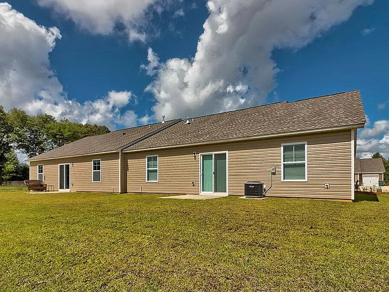 322 Conifer St — Photo 2